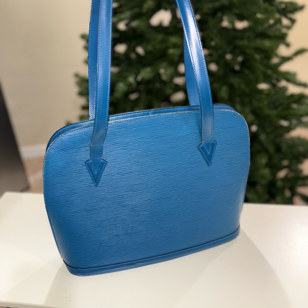 💥💥AUTHENTIC!!! 🌟🌟EUC ⭐️⭐️90’s Louis Vuitton Lussac Blue Epi Leather Bag🔥🔥
